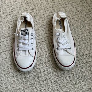 Women’s slip on converse in white, only worn once! Size 8, in great condition!
